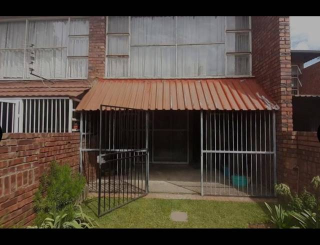 2 BEDROOM APARTMENT FOR SALE IN CLAREMONT